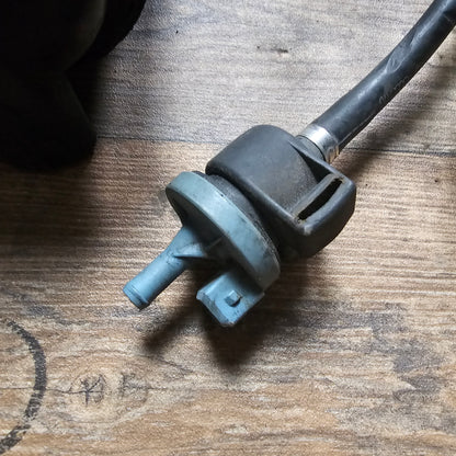 Kohlenstofffilter VW Golf 3 – 171201813 + Haltegummi Magnetventil – 051133459A – gebraucht