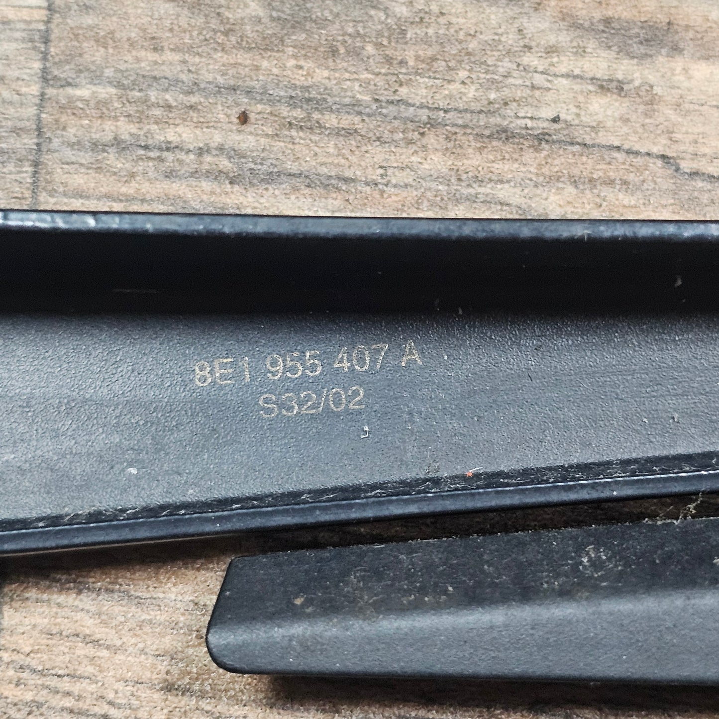 Scheibenwischerarm vorne links & rechts Audi A4 B6/B7 (8E) 8E1 955 407 A / 8E1 955 408 A - gebraucht