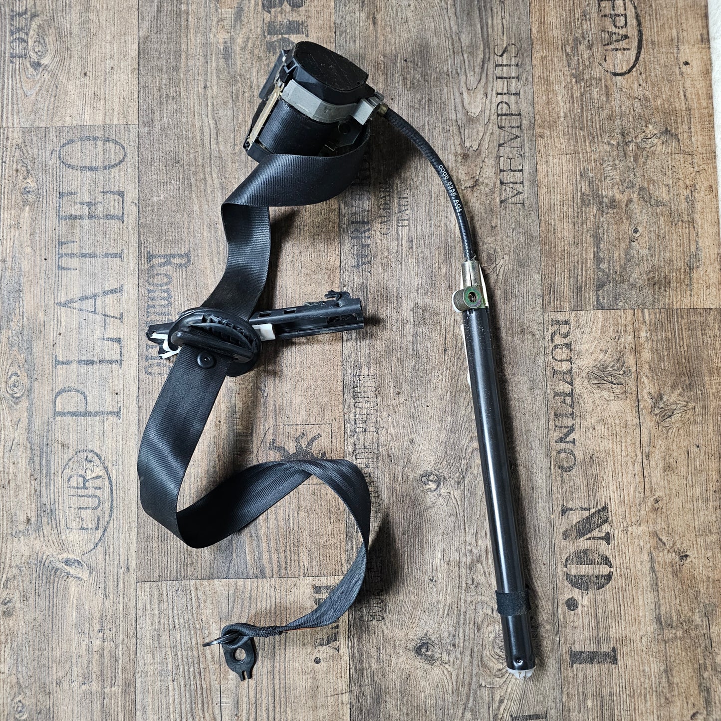 Sicherheitsgurt mit Gurtstraffer vorne links VW Golf 3 – 1H0857705A – gebraucht