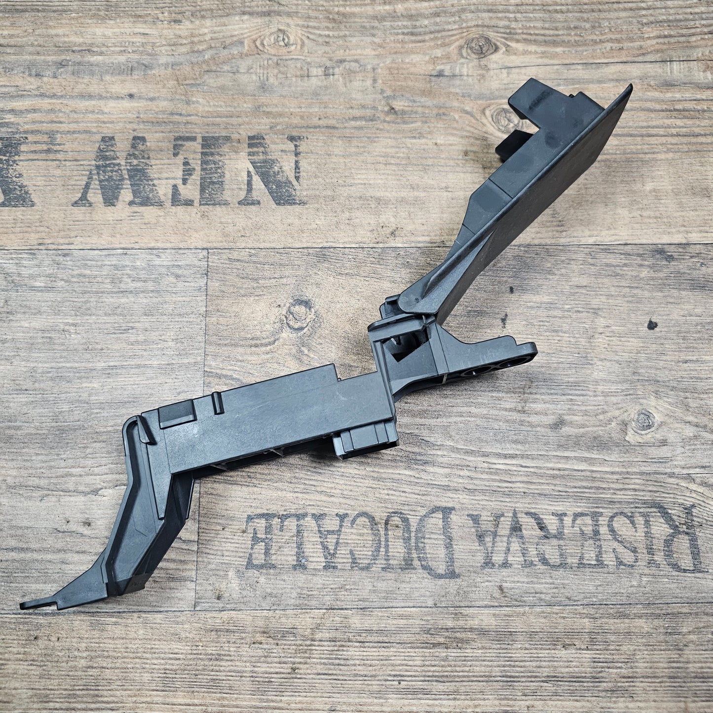 Relaishalter mit Abdeckkappe / Kabelführung vorne rechts Audi A6 4F C6 4F0 937 545 / 4F0 971 981 - gebraucht