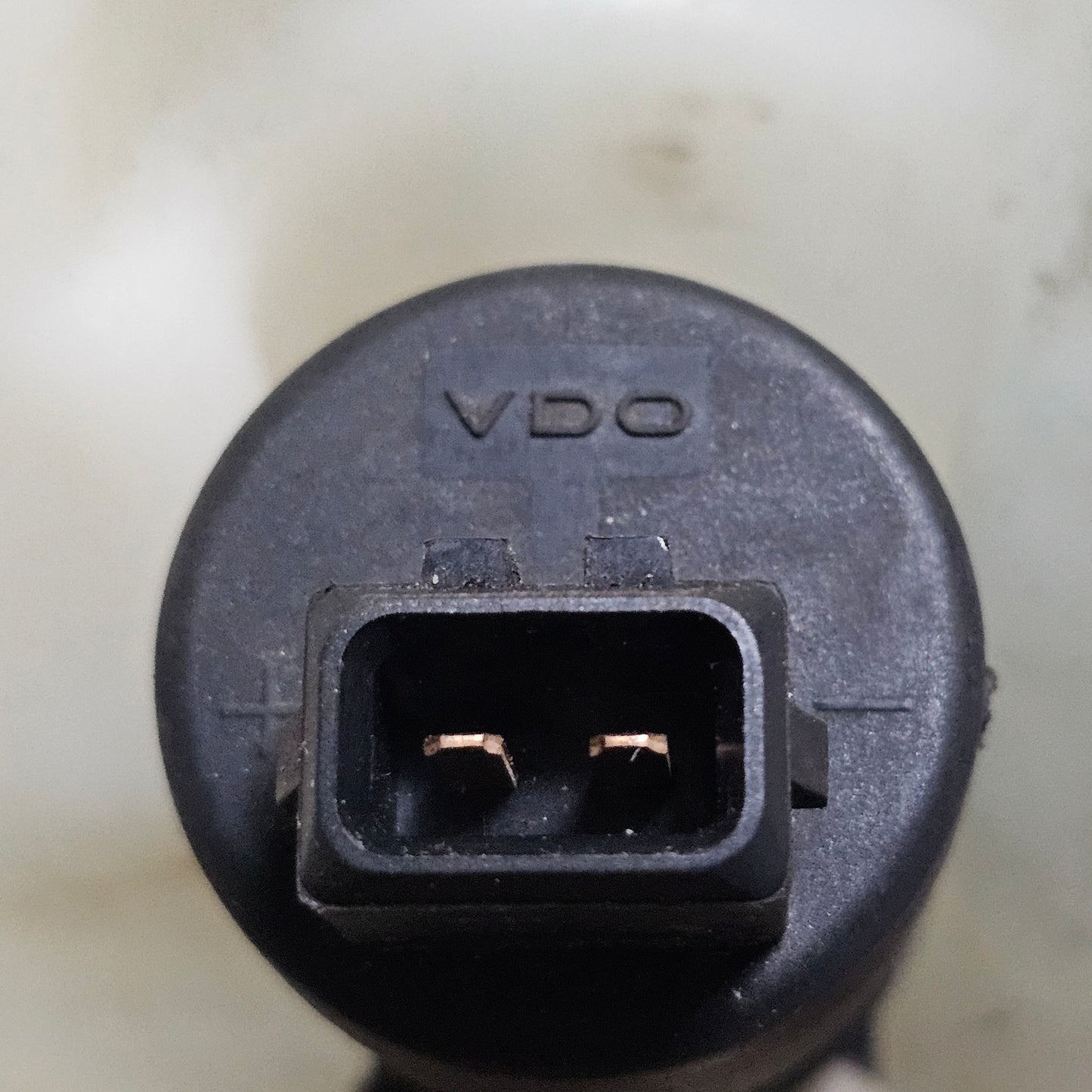 Wischwasserbehälter mit Pumpe VW Golf 3 – 1H0955453 – gebraucht