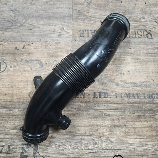 Ansaugschlauch Luftfilter Audi A4 B6 B7 Limousine Cabrio 06B129627AB