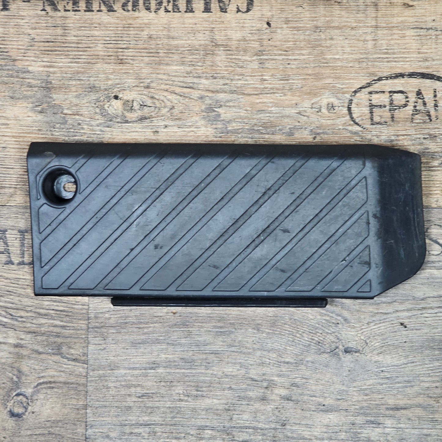 Fußstütze / Fußablage unten links Audi A4/S4/RS4 B5 VW Passat 8D1 864 777 - gebraucht