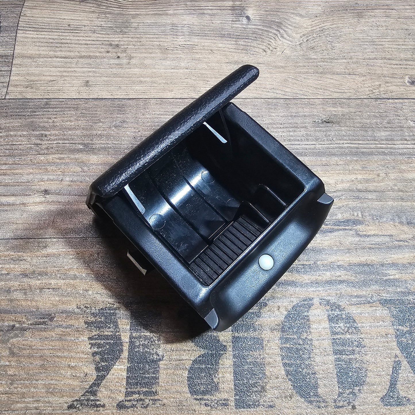Aschenbecher Mittelkonsole VW Golf 3 / Vento / Cabrio – 1H0857962B – gebraucht