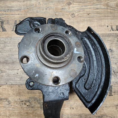 Achsschenkel vorne links Audi A4 B5 VW Passat 3B 3BG 8D0 407 257 N - gebraucht