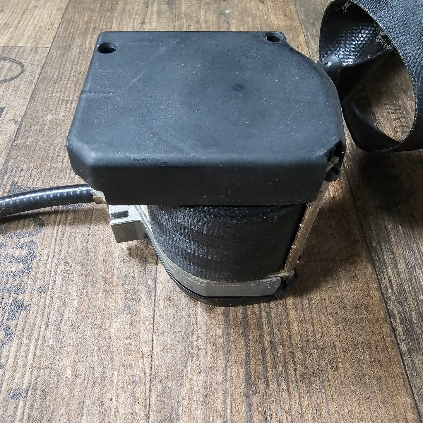 Sicherheitsgurt mit Gurtstraffer vorne links VW Golf 3 – 1H0857705A – gebraucht