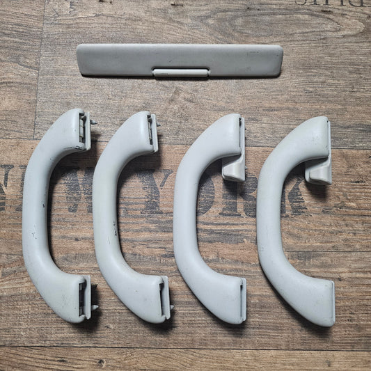 VW Golf 4/Bora Haltegriffe links & rechts + Sonnenblende Mitte grau – 1J0 857 607 D, 1J0 857 607 E, 1J0 858 555