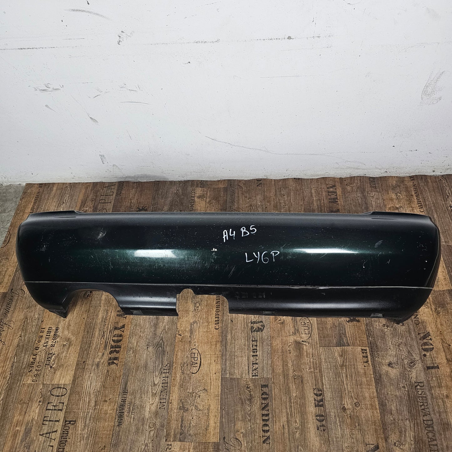 Audi A4 B5 8E Limo Heckstoßstange Stoßfänger hinten 8D0 807 521 LY6P Ragusagrün gebraucht