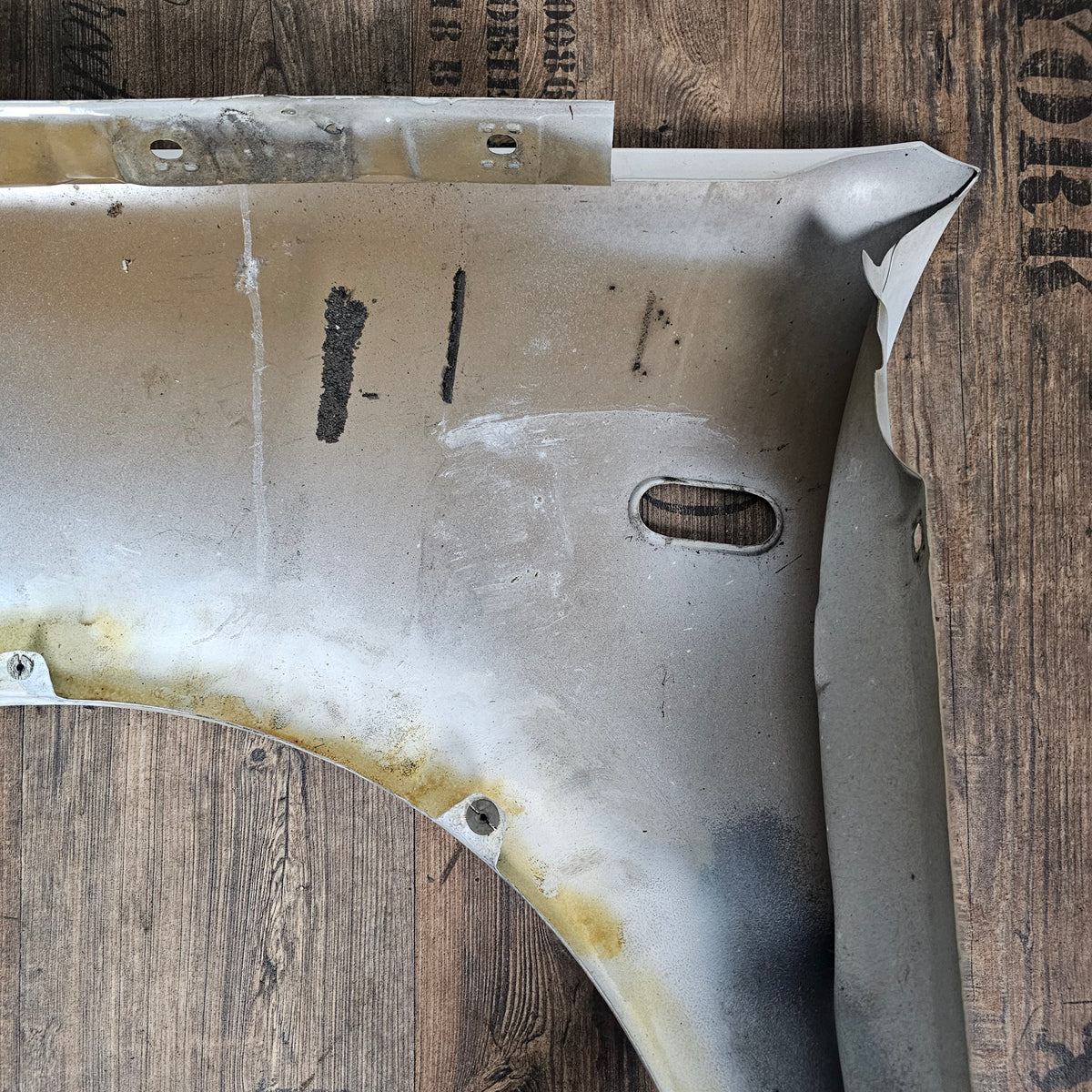 VW Polo 6N2 Original gebrauchte Kotflügel vorne rechts 6N0 821 106A weiß