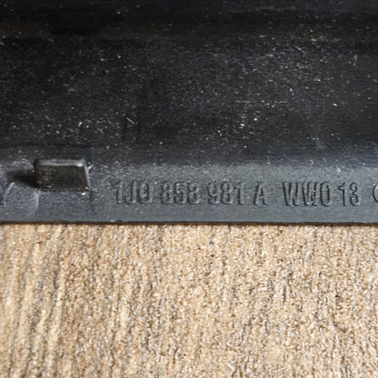 VW Golf IV / Bora Mittelkonsole Verkleidung OBD Abdeckung – Originalteil 1J0 858 981 A – Schwarz