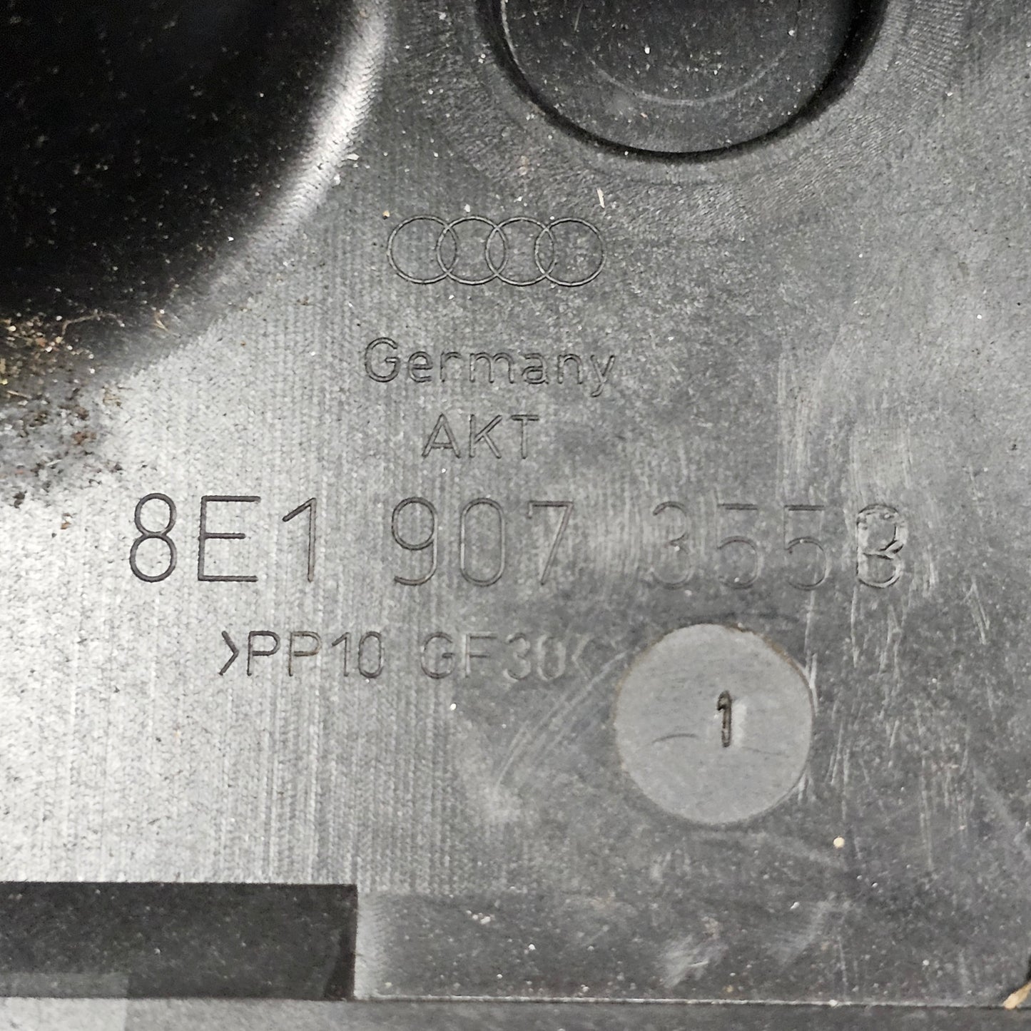 Audi VW Skoda Gehäuse Abdeckung Halter Motorsteuergerät 8D1907355B + 8E1907613D gebraucht