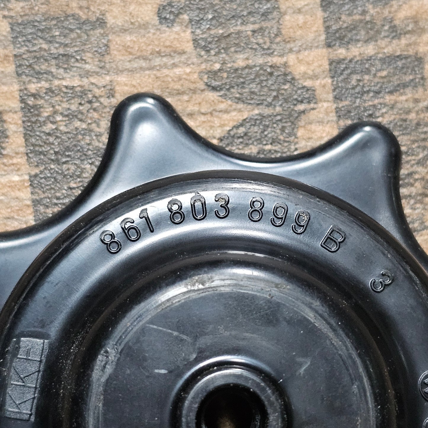 Reserveradschraube VW Golf / Jetta / 2 / 3 / Corrado / Vento / Passat 35i / Polo 6N – 861803899B – gebraucht