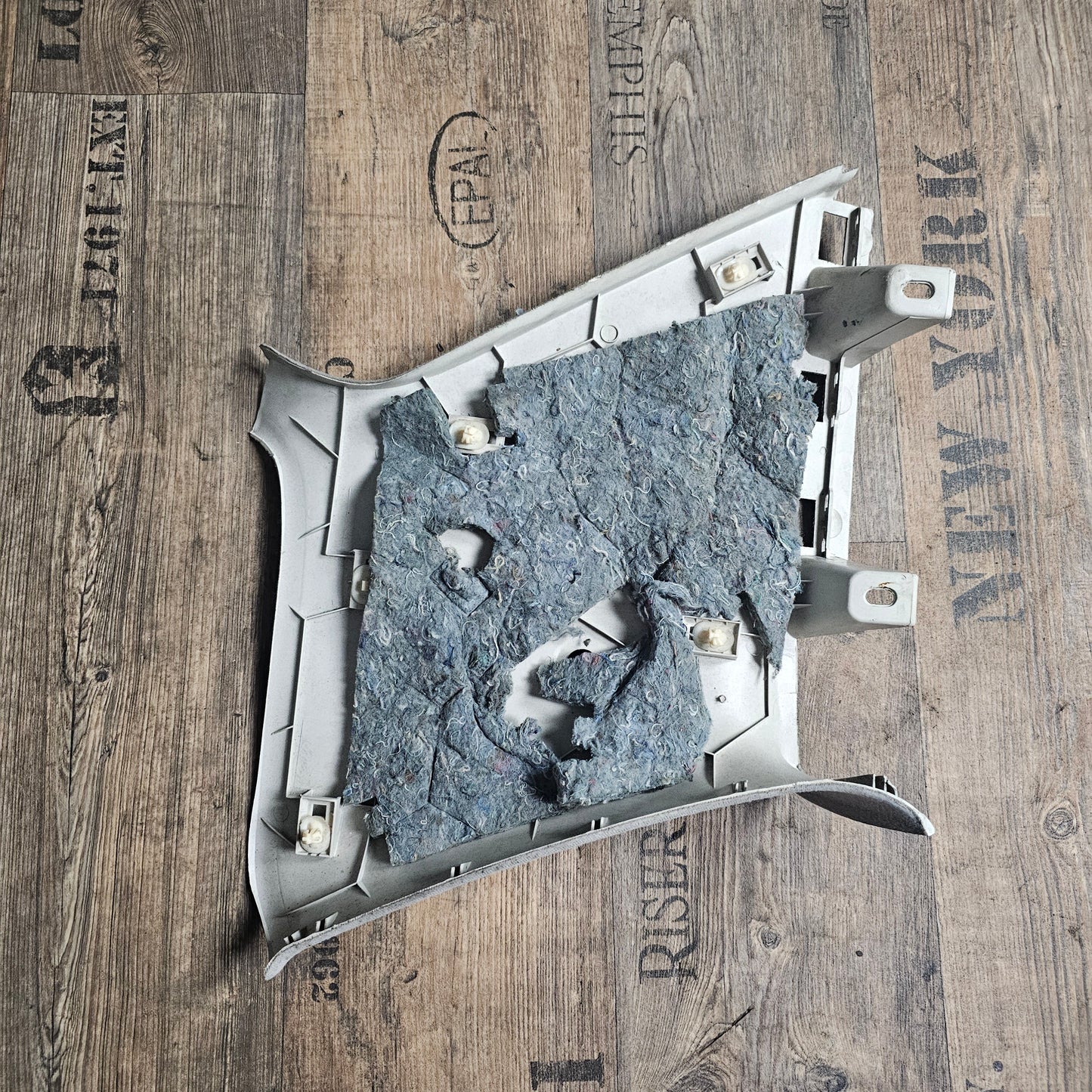 Verkleidung links VW Golf IV – Teilenummer 1J3 867 287 E – Gebraucht