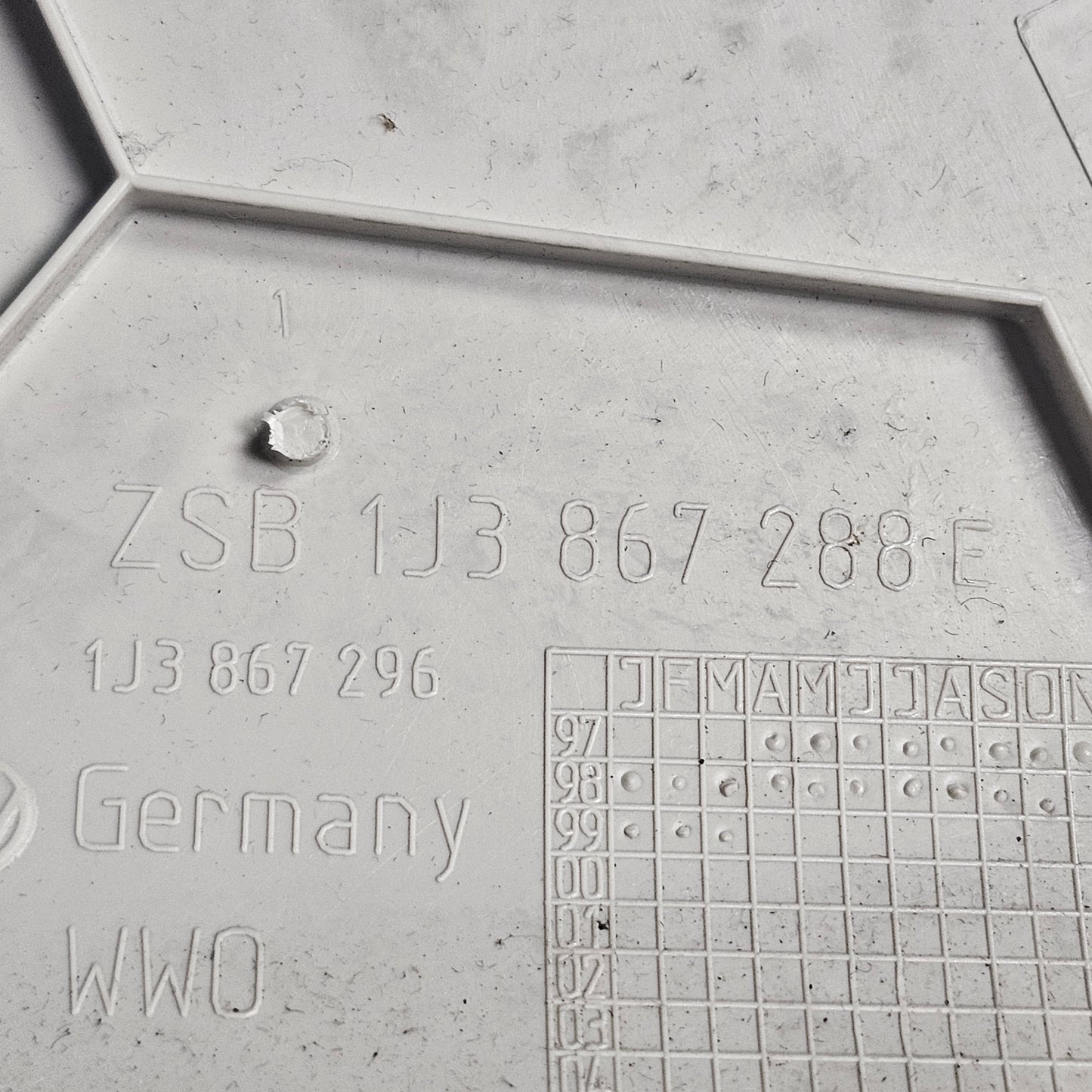 Verkleidung rechts VW Golf IV – Teilenummer 1J3 867 288 E – Gebraucht