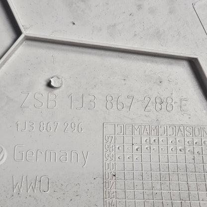 Verkleidung rechts VW Golf IV – Teilenummer 1J3 867 288 E – Gebraucht