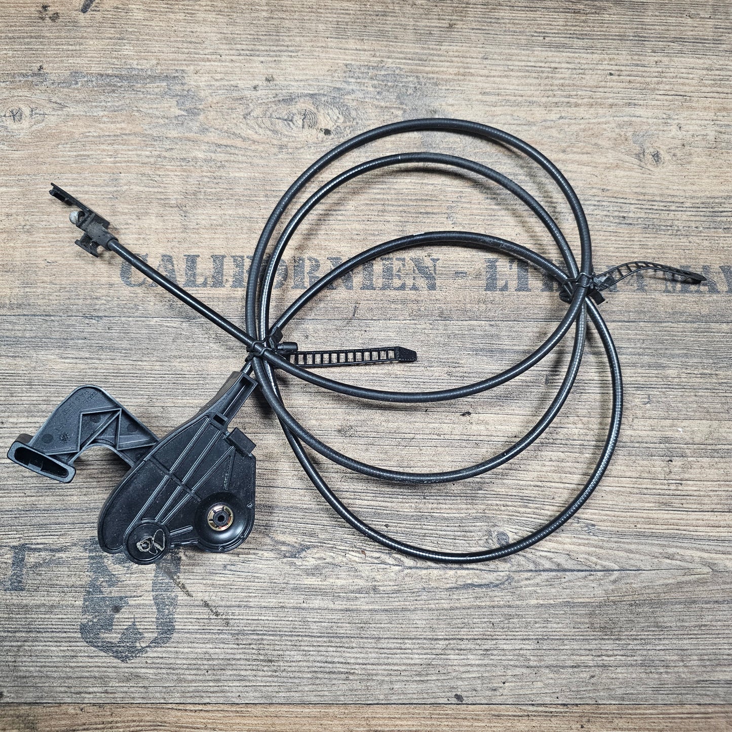 Seilzug Motorhaube mit Griff Audi A4 B6/B7 (8E) & Seat Exeo 8E1 823 533 B - gebraucht