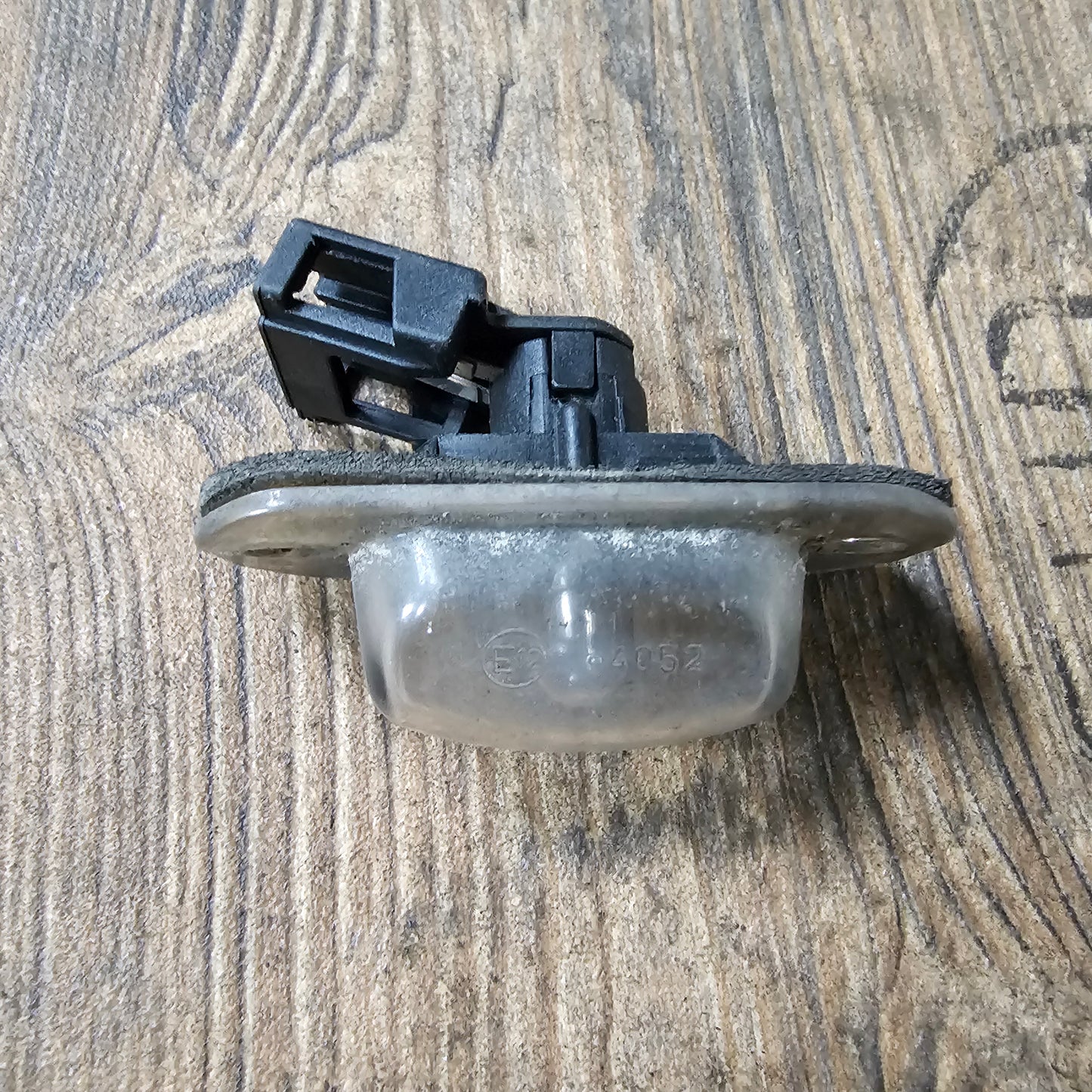 Fassung Kennzeichenleuchte VW Golf 3 – 1H0943115B – gebraucht