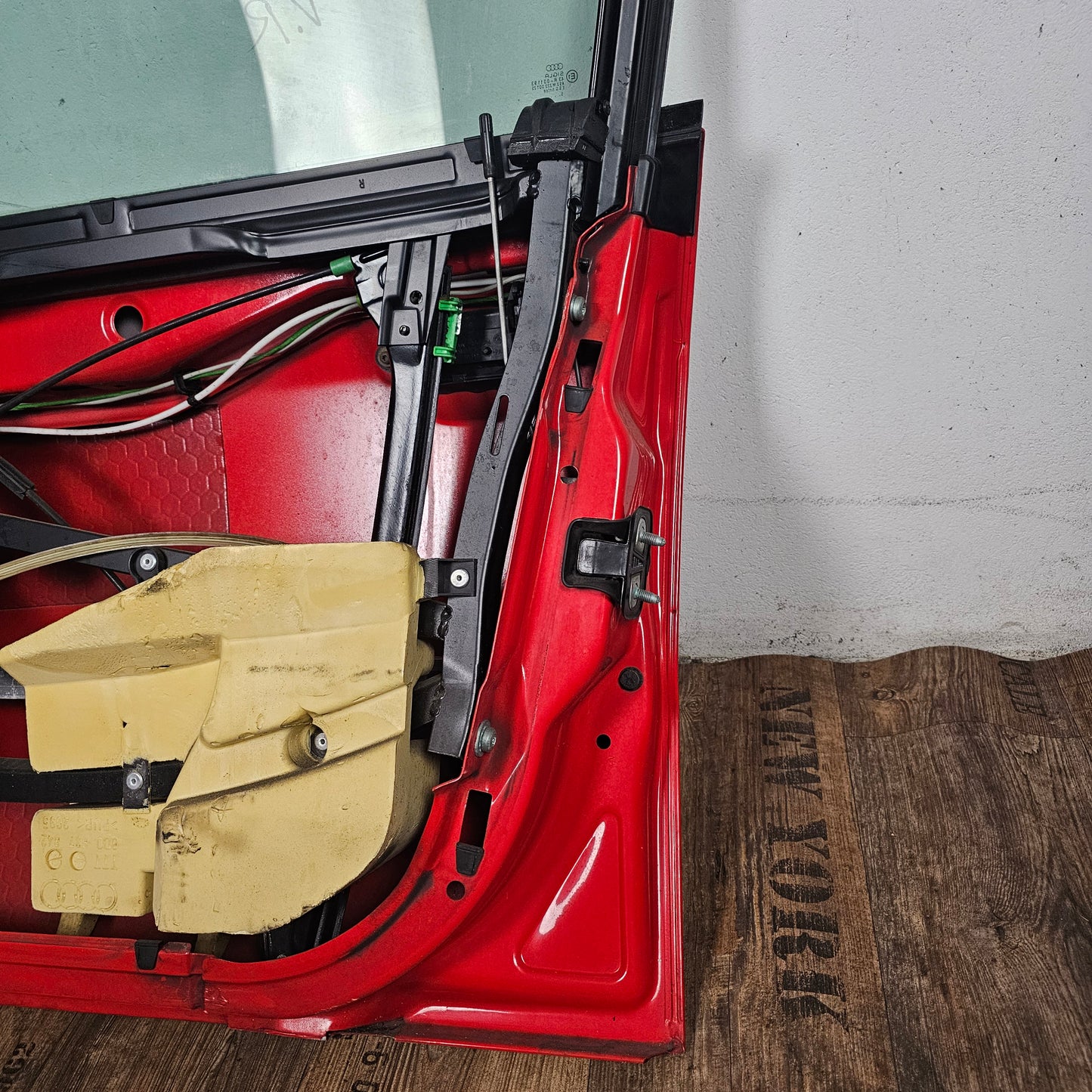 Tür vorne rechts Audi A4 B5 8E LY3H Laserrot Rot "plug and play "