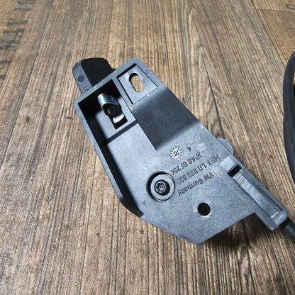 Motorhaubenentriegelung komplett – VW Golf 4, Jetta, Beetle – Halterung + Zug + Griff – 1J1823633 / 1J1823531B / 1J1823533B