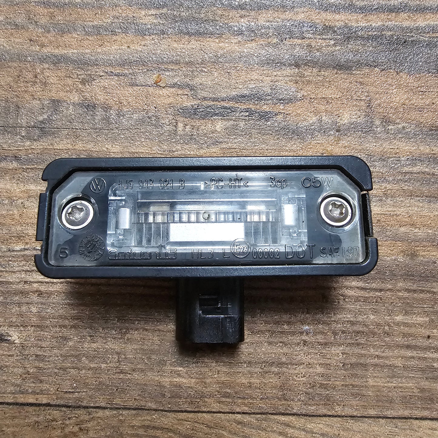Original VW Kennzeichenleuchte 1J6 943 021 B – Kennzeichenbeleuchtung für Bora, Golf 4, Lupo, Polo