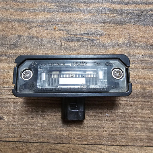Original VW Kennzeichenleuchte 1J6 943 021 B – Kennzeichenbeleuchtung für Bora, Golf 4, Lupo, Polo