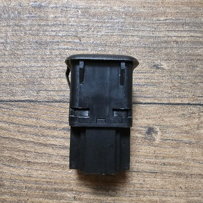 Elektrischer Entriegelungsknopf für Tankklappe VW Golf IV – 3B0 959 833 A