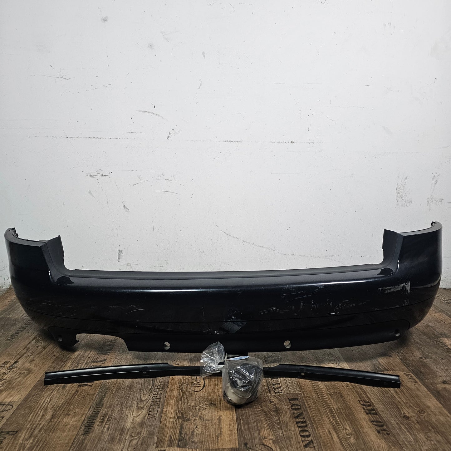 Audi A6 4B C5 Avant / facelift Original gebrauchte Heckstoßstange Stoßfänger hinten 4B9 807 511 AB schwarz