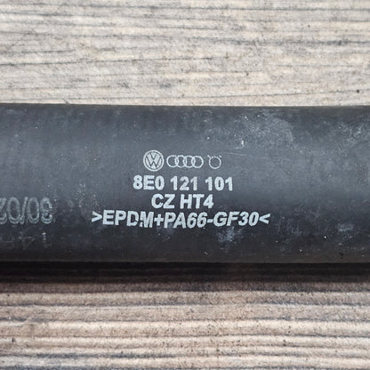 Kühlerschlauch oben Audi A4 / A4 Avant / A4 Cabriolet / A6 / Seat Exeo 8E0 121 101 - gebraucht