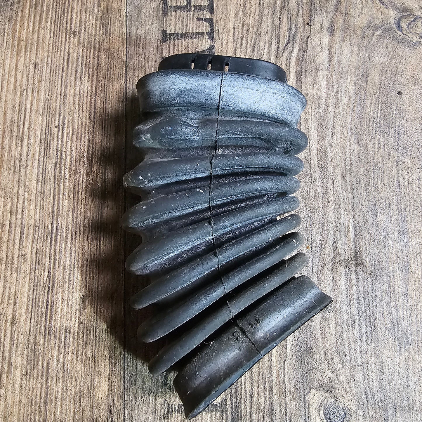 VW Golf IV / Bora / Audi A3 / A4 / A6 – Original Faltenbalg mit Halter 800 937 545 E