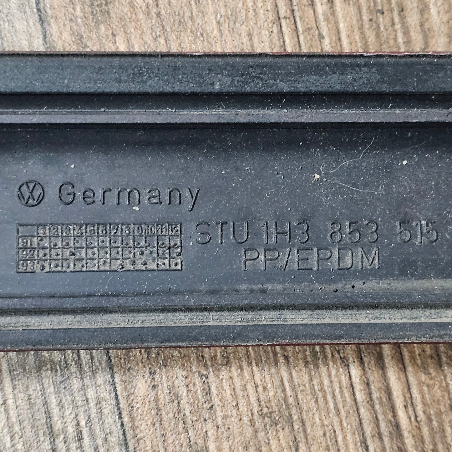 Zierleiste / Schutzleiste links Hot Chilli Red (LC3L) VW Golf 3 – 1H3853515 – gebraucht