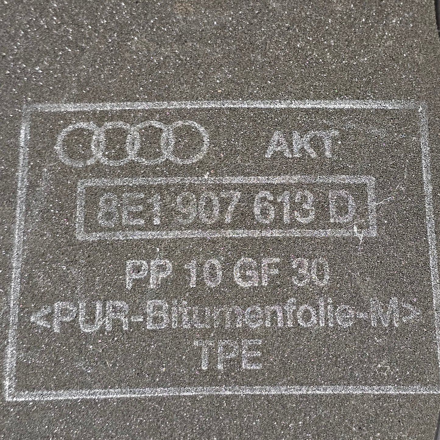 Audi VW Skoda Gehäuse Abdeckung Halter Motorsteuergerät 8D1907355B + 8E1907613D gebraucht