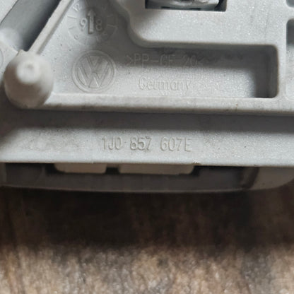 VW Golf 4/Bora Haltegriffe links & rechts + Sonnenblende Mitte grau – 1J0 857 607 D, 1J0 857 607 E, 1J0 858 555