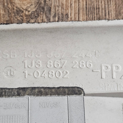 B-Säulenverkleidung rechts Schwarz VW Golf IV / Jetta GLI MK4 00–05 – Teilenummern 1J0 868 311 / 1J3 867 244 C / 1J3 867 286 – Gebraucht