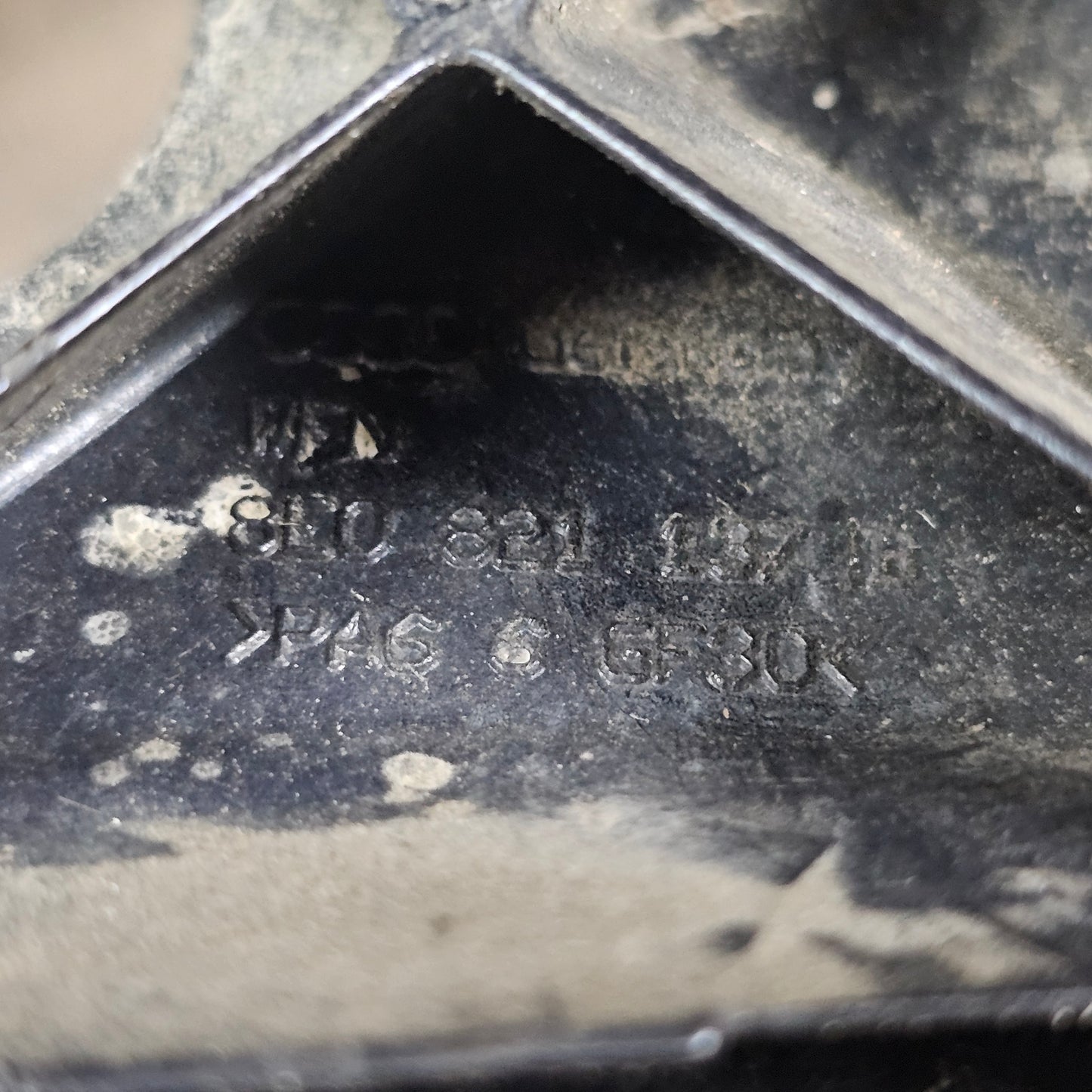 Kotflügelhalter links Audi A4 B6 8E 8E0821137B