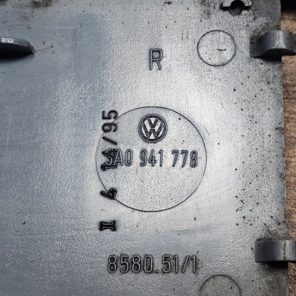 Blende Nebelscheinwerfer rechts + links weiß – VW Passat 35i/B4 – 3A0941778 + 3A0941777 – neu (Lagerware)