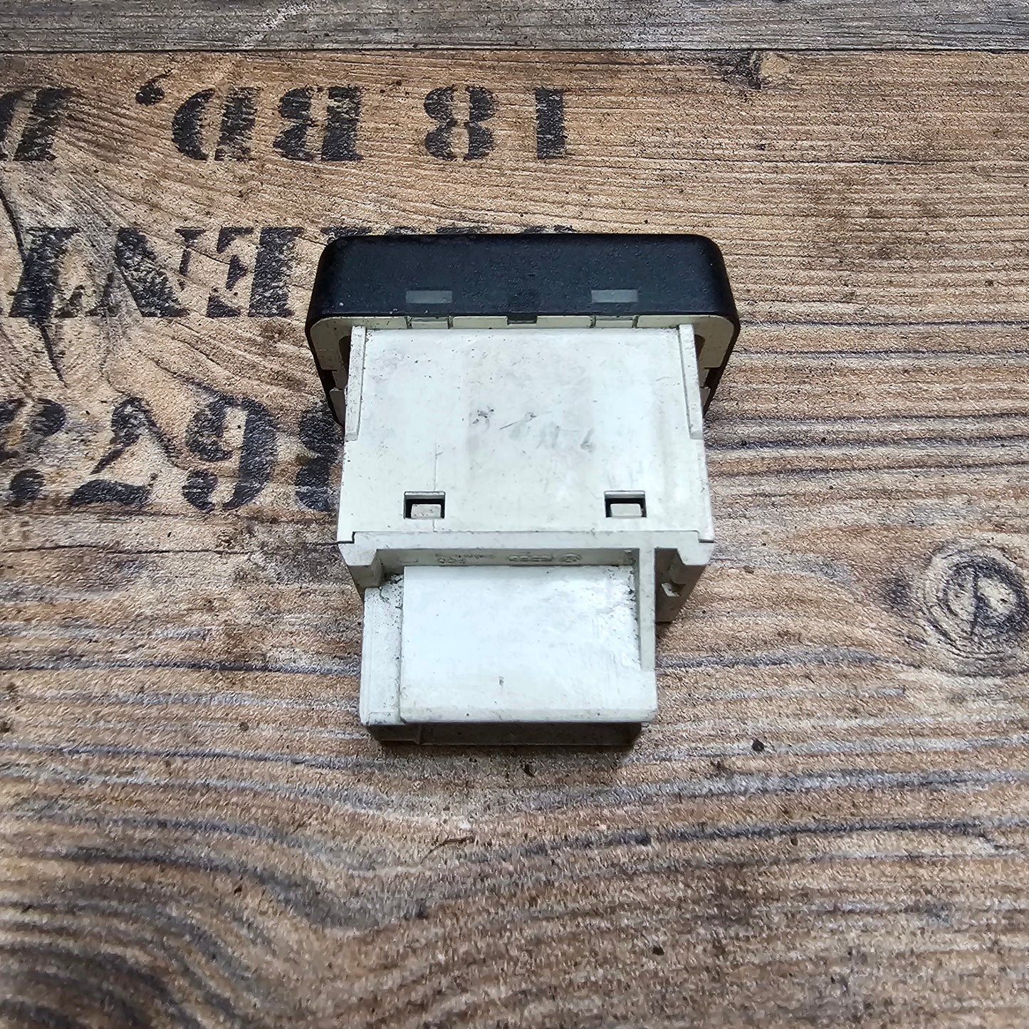 ABS Schalter – 357919235D – VW Passat B3 / B4 – gebraucht