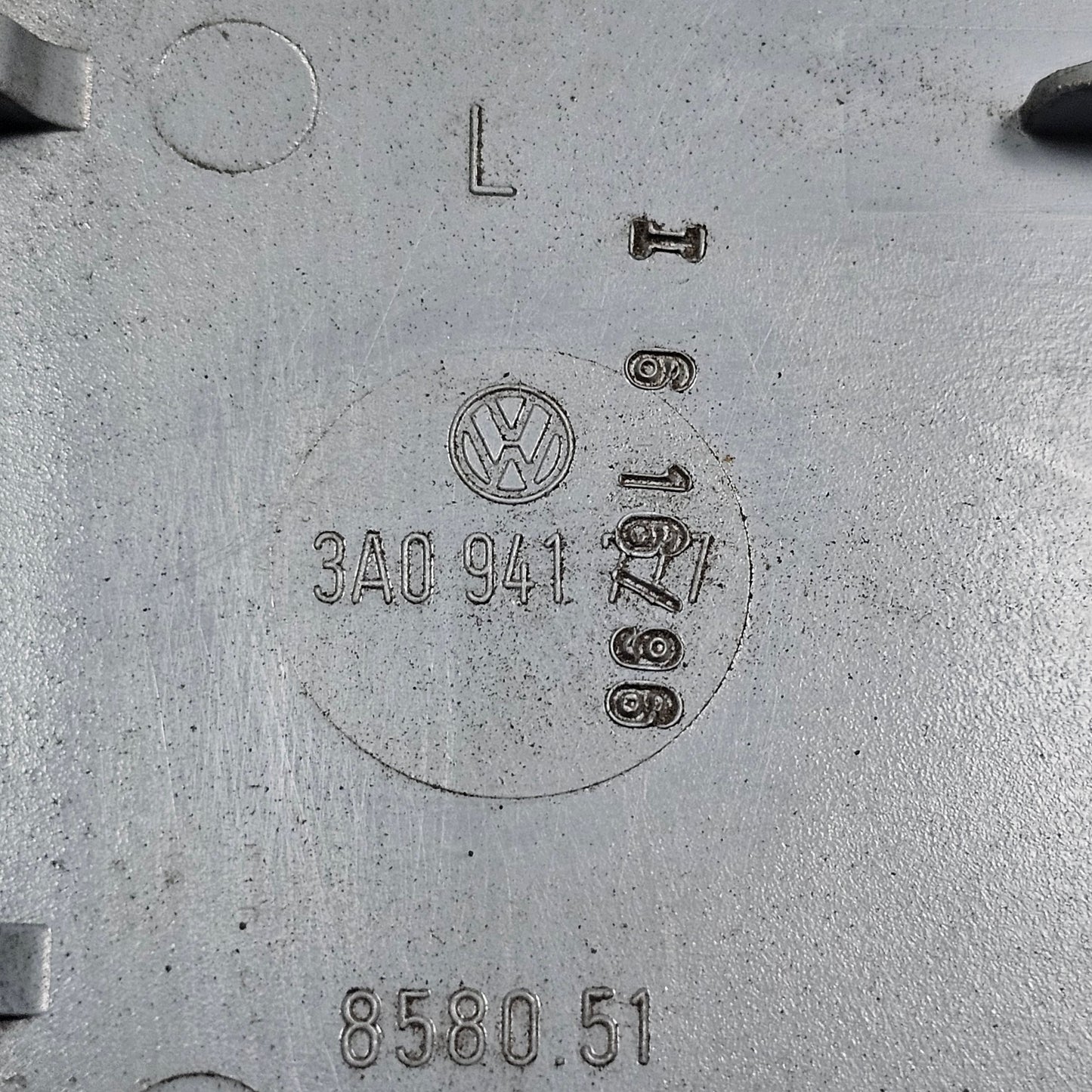 Blende Nebelscheinwerfer rechts + links weiß – VW Passat 35i/B4 – 3A0941778 + 3A0941777 – neu (Lagerware)