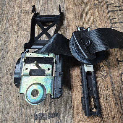 Sicherheitsgurt hinten rechts + Versteller VW Golf 3 / Vento / Cabrio – 1H4857806A + 1H0857819 – gebraucht