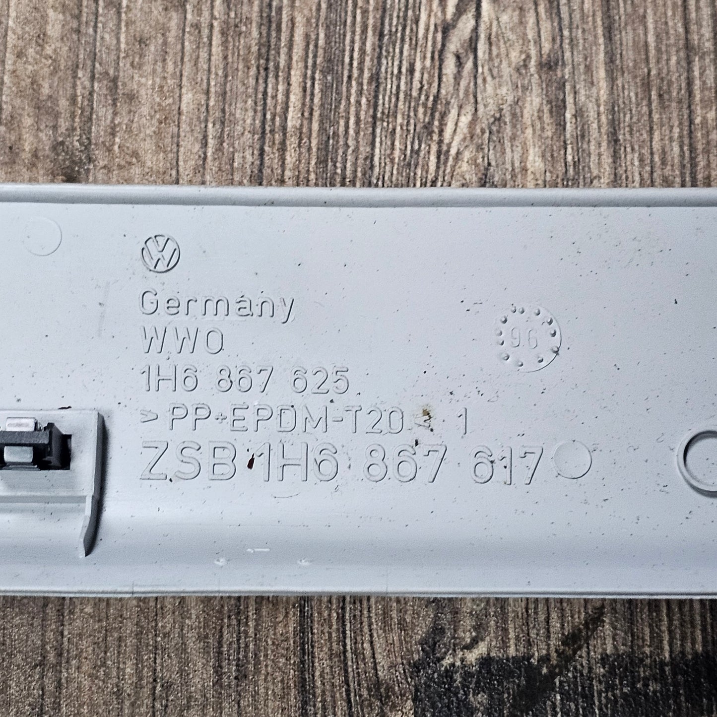 Verkleidung Himmel hinten grau – 1H6867617 / 1H6867625 – VW Golf 3 – gebraucht