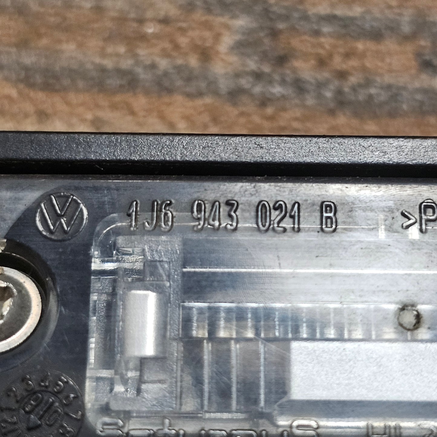 Original VW Kennzeichenleuchte 1J6 943 021 B – Kennzeichenbeleuchtung für Bora, Golf 4, Lupo, Polo