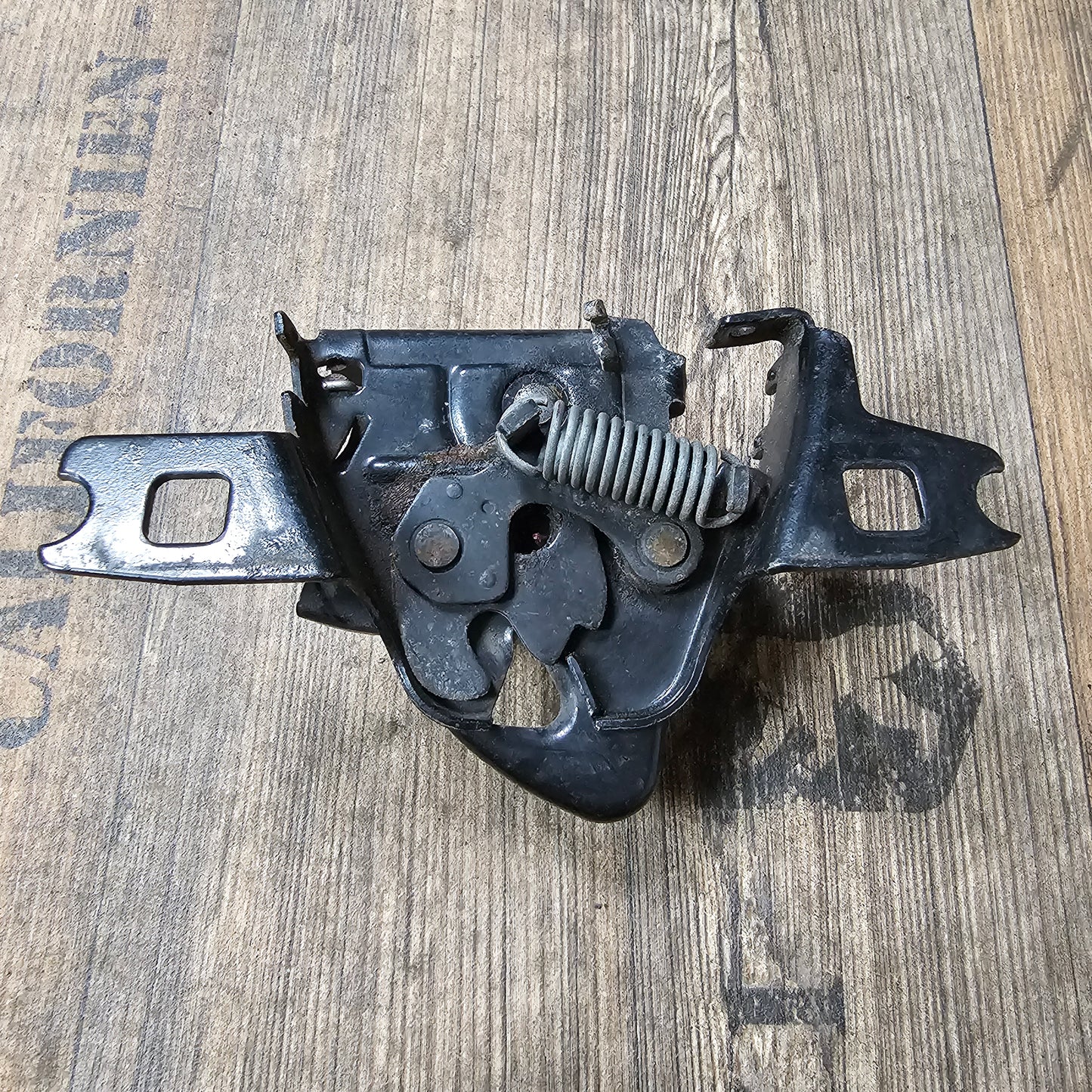 Motorhaubenschloss VW Golf 3 – Schloss Motorhaube – 1H0823509B – gebraucht