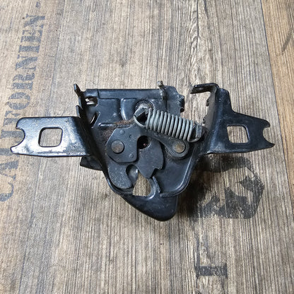 Motorhaubenschloss VW Golf 3 – Schloss Motorhaube – 1H0823509B – gebraucht