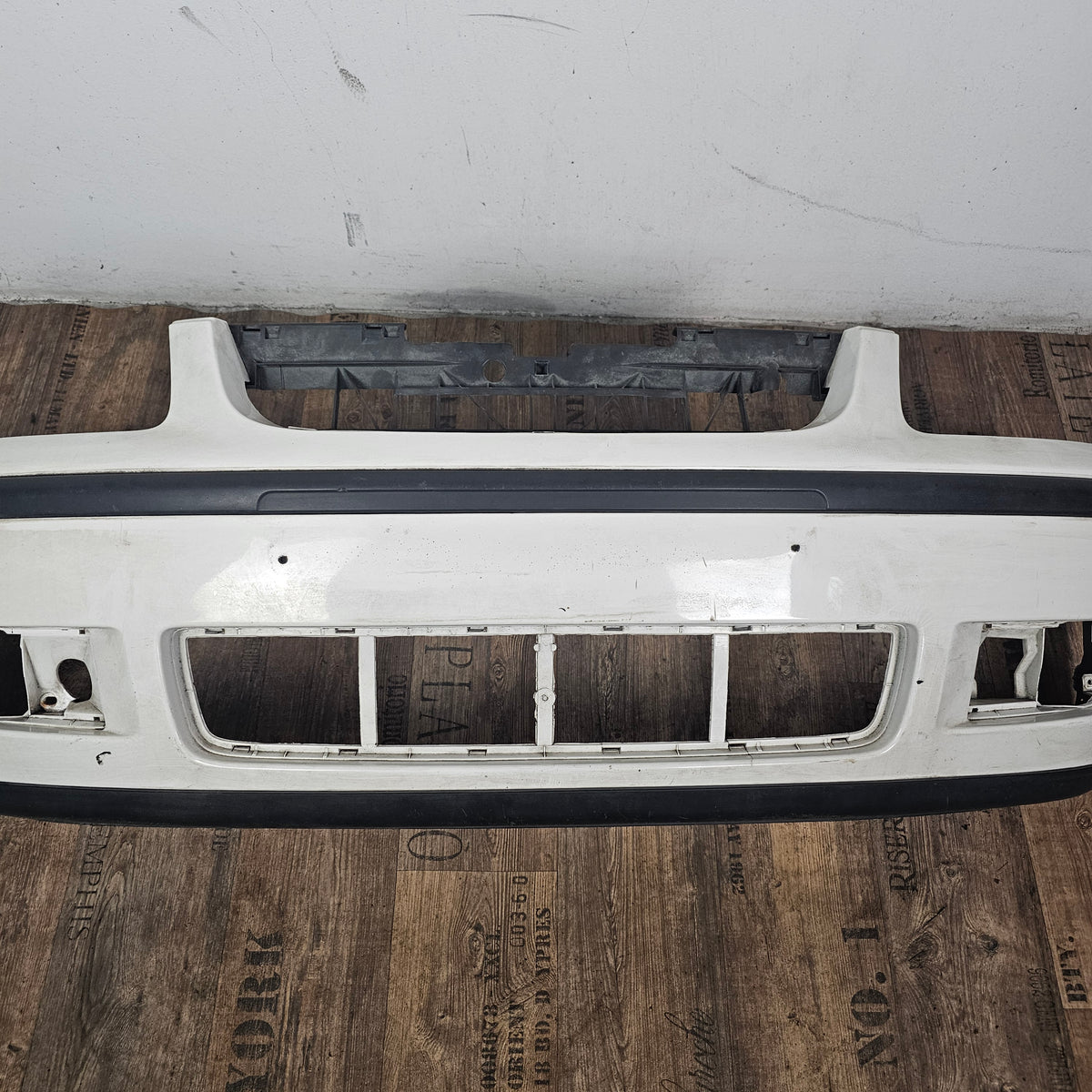 VW Polo 6N2 Original Stoßstange vorne Stoßfänger 6N2 807 221 H weiß gebraucht