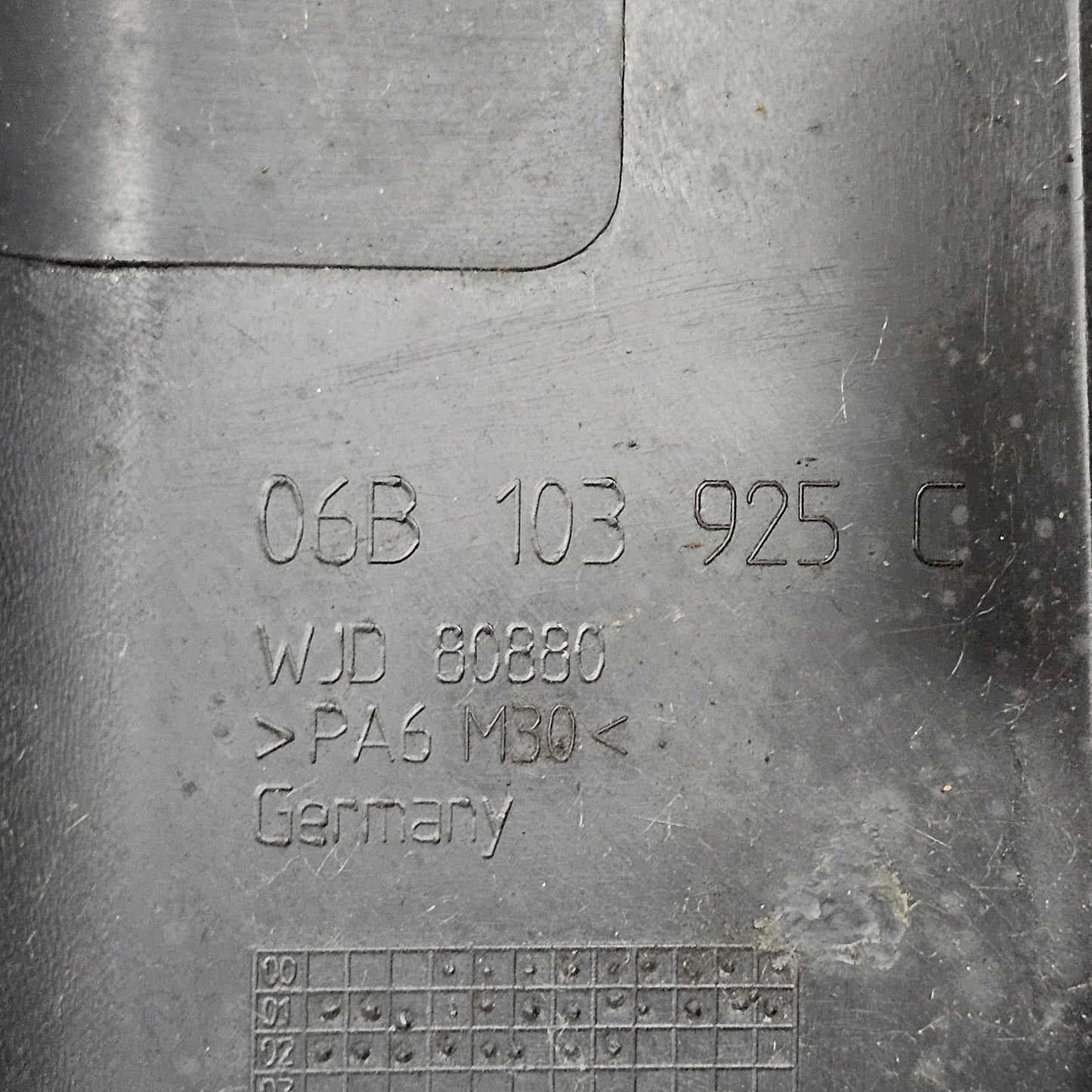 Audi A4 B6 8E Abdeckung Saugrohr Motorabdeckung schwarz 06B103925C – gebraucht