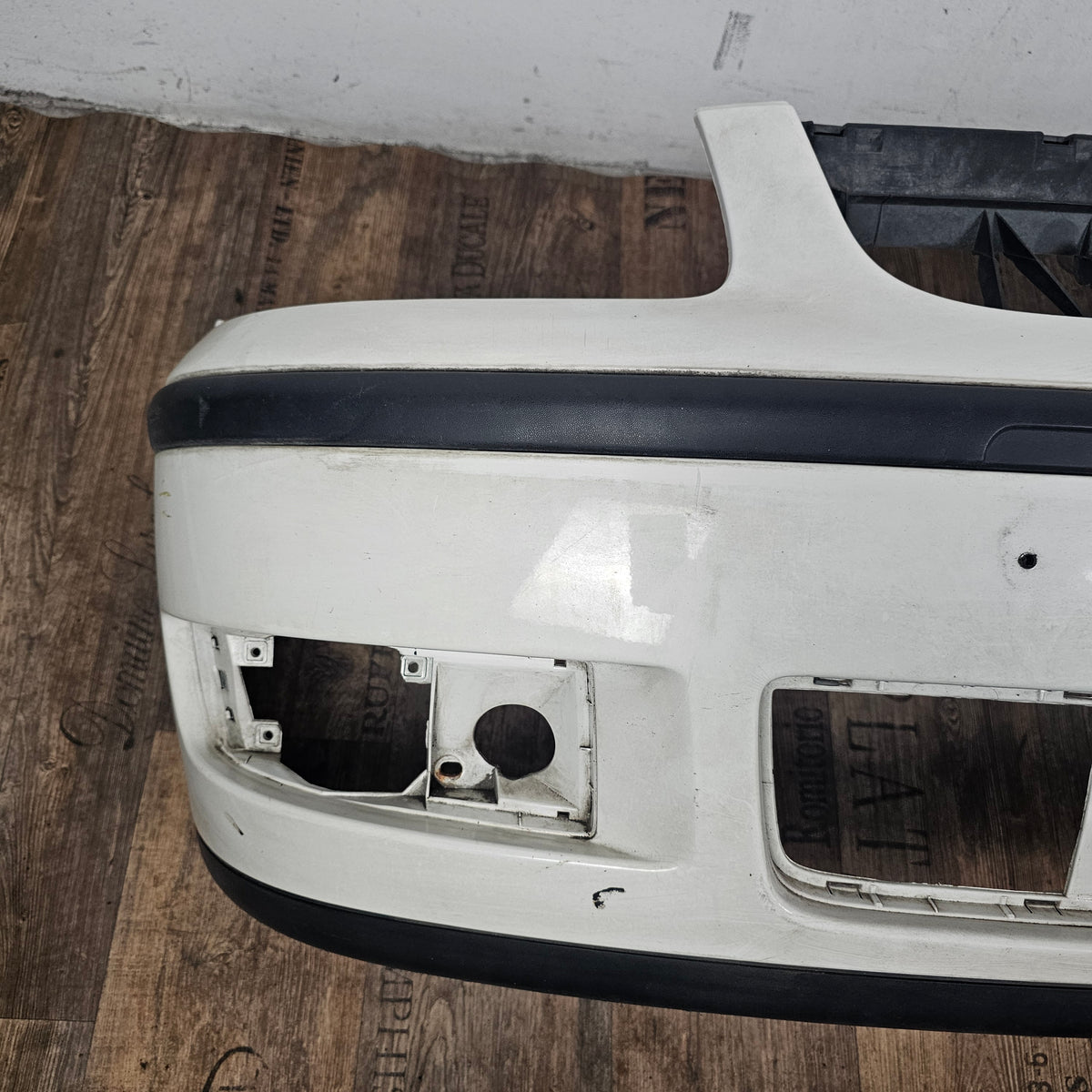 VW Polo 6N2 Original Stoßstange vorne Stoßfänger 6N2 807 221 H weiß gebraucht