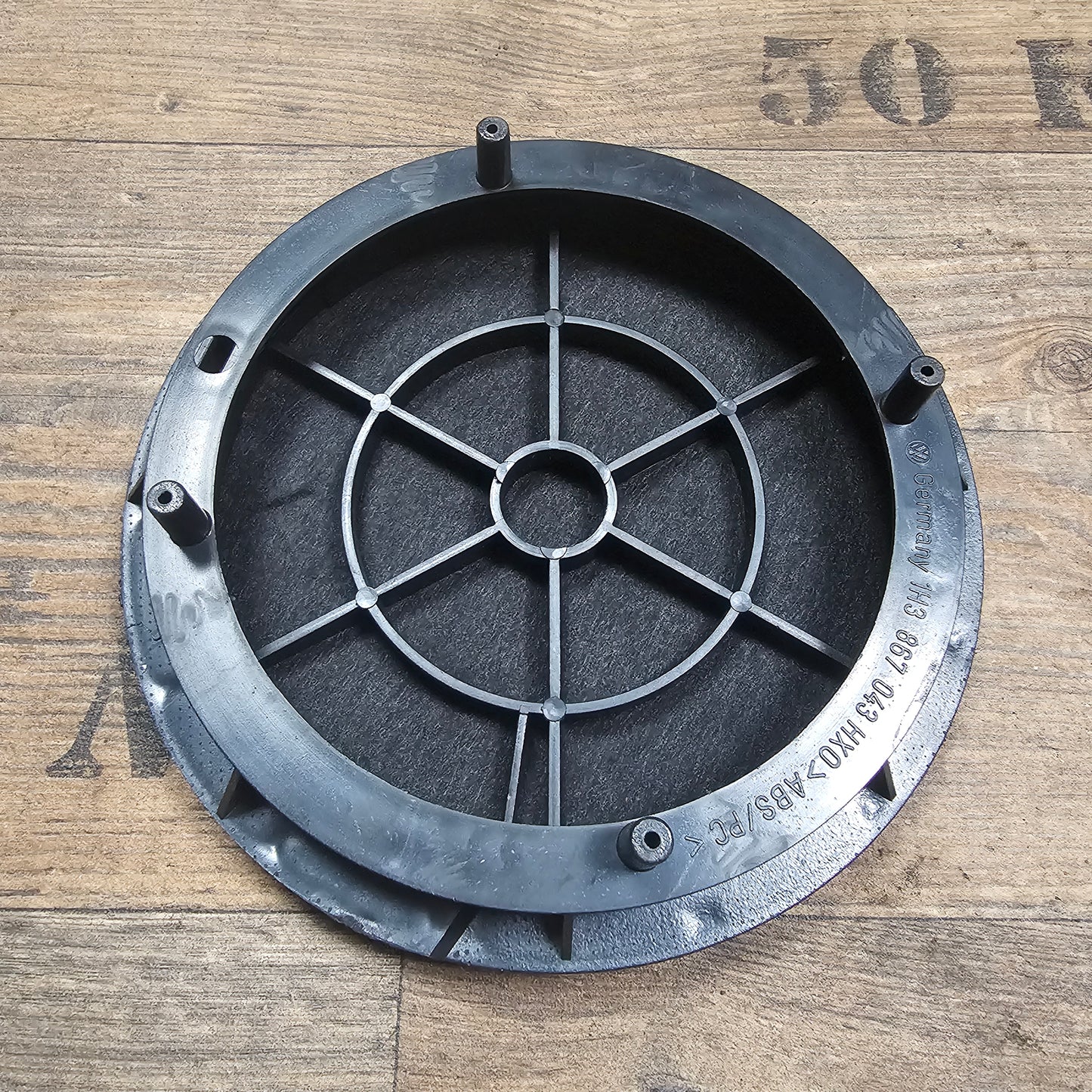 Gebrauchtes Boxengitter für VW Golf 3 / Vento / Cabrio – Links Hinten mit Rahmen – Teilenummer 1H3867149 + 1H3867043
