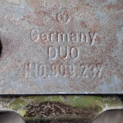 Türschloss rechts VW Golf 3 – 1H1 837 016 L + Befestigungsplatte VW/Audi – 1H0 809 237 – gebraucht