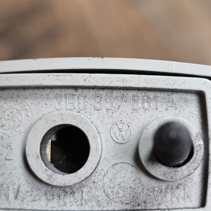 Sonnenblenden-Clip Grau VW Skoda Seat – Teilenummer 3B0 857 561 A – Gebraucht
