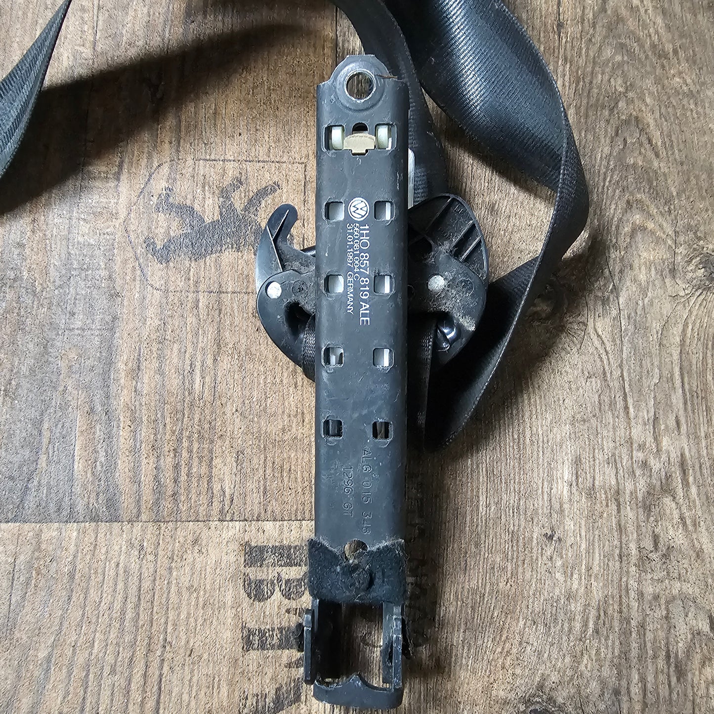 Sicherheitsgurt mit Gurtstraffer vorne links VW Golf 3 – 1H0857705A – gebraucht