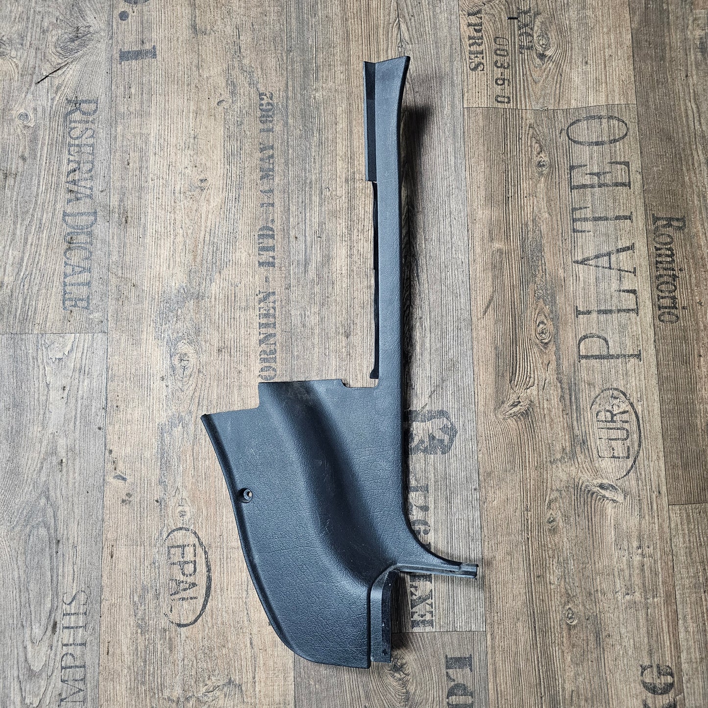 Fußraumverkleidung rechts schwarz VW Golf 3 / Cabrio / Vento – 1H1863484A – gebraucht